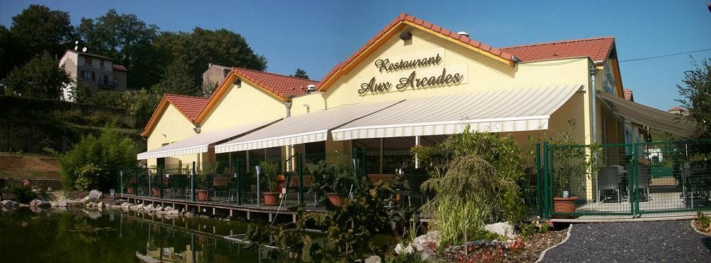 Hotel Aster Restaurant Aux Arcades Briey ภายนอก รูปภาพ